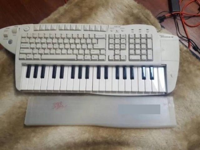 Weird Finds In Thrift Shops (25 pics)