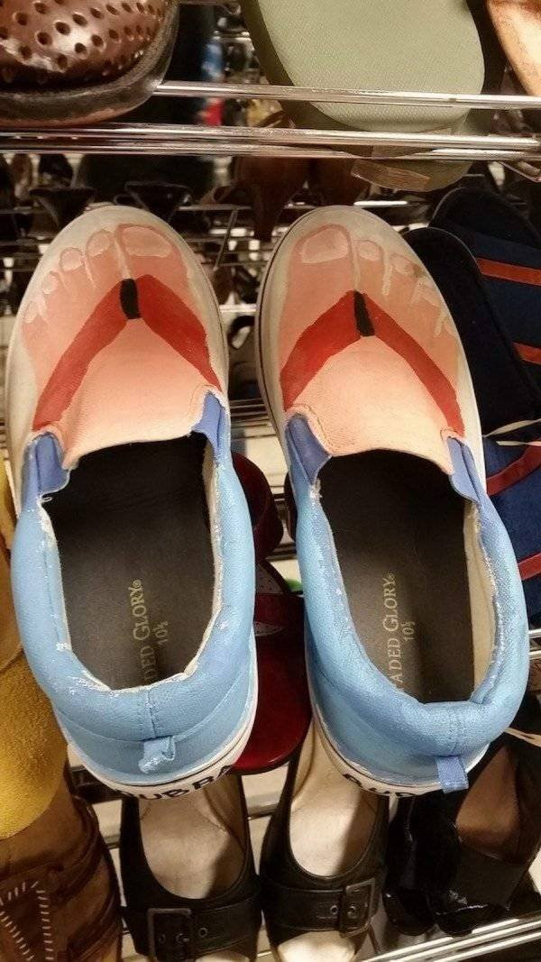 Weird Finds In Thrift Shops (25 pics) Weird Finds In Thrift Shops (25 pics)