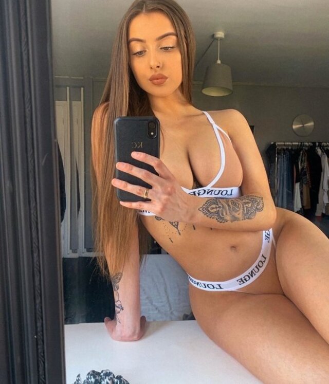 Selfie Girls (21 pics) Selfie Girls (21 pics)