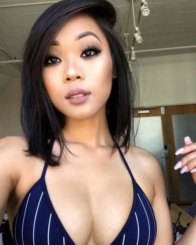 Asian Girls (21 pics) Asian Girls (21 pics)