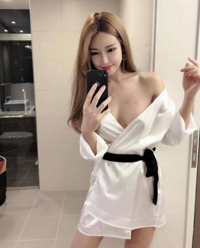 Asian Girls (21 pics) Asian Girls (21 pics)
