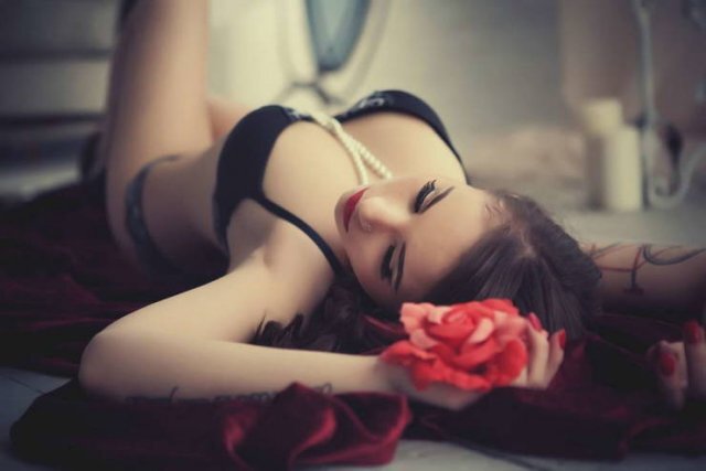 Girls In Lingerie (21 pics)
