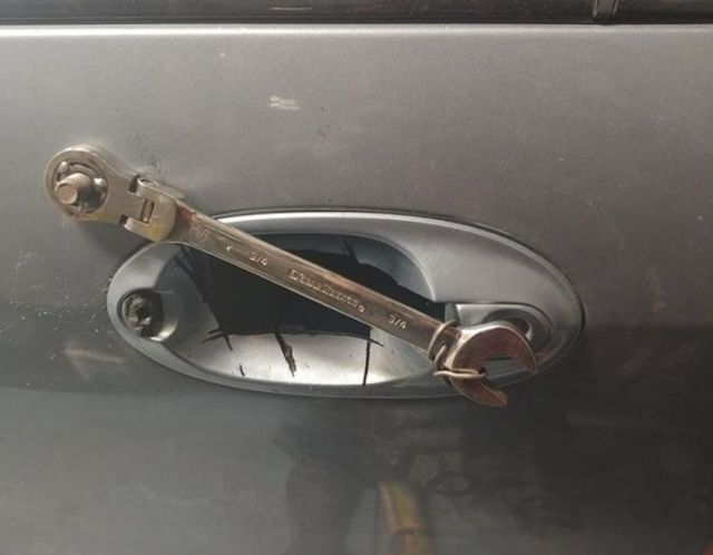 What Is Going On Here? (14 pics)
