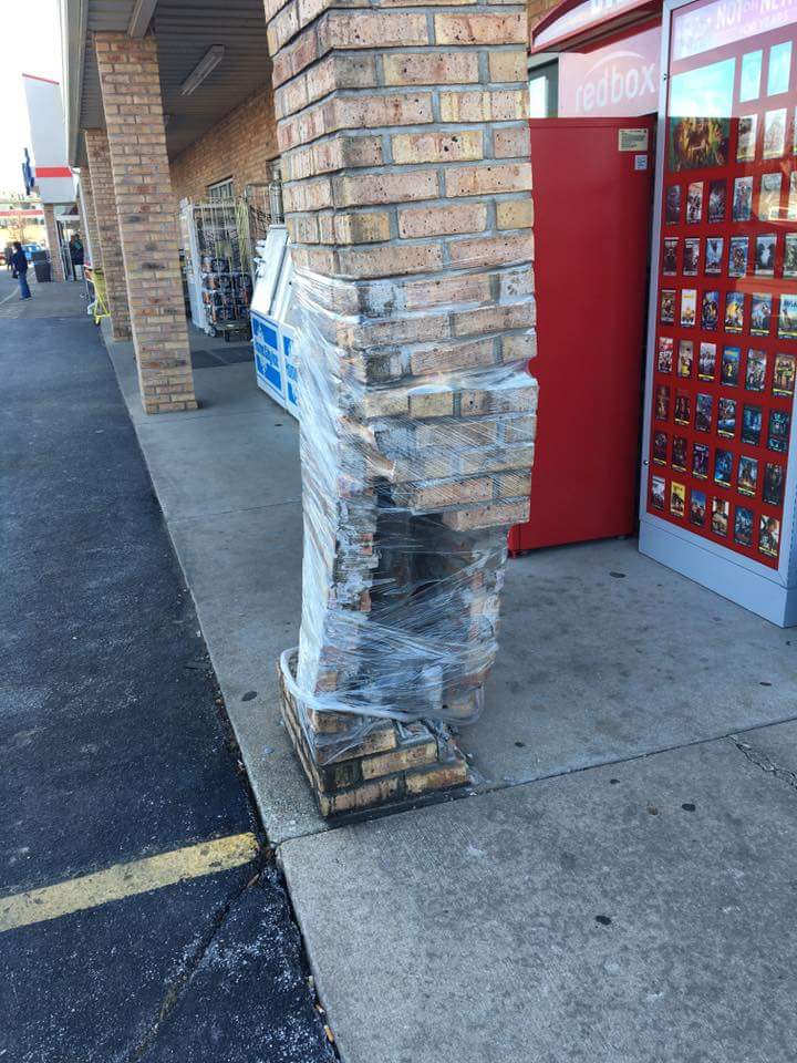 What Is Going On Here? (14 pics)