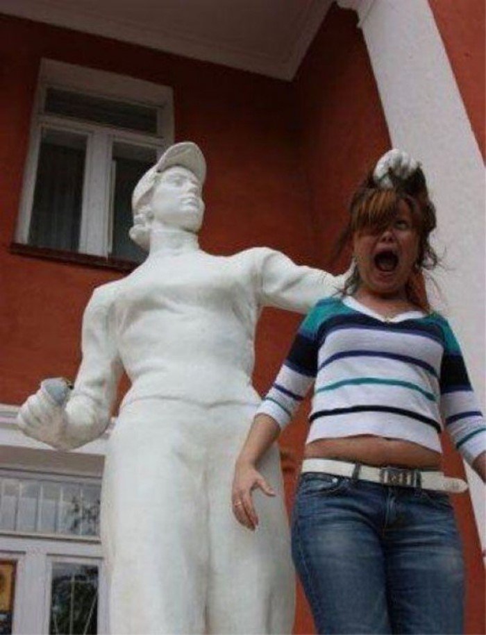 Funny Photos With Sculptures (21 pics) Funny Photos With Sculptures (21 pics)