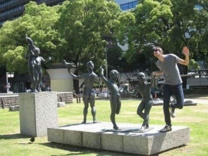 Funny Photos With Sculptures (21 pics) Funny Photos With Sculptures (21 pics)