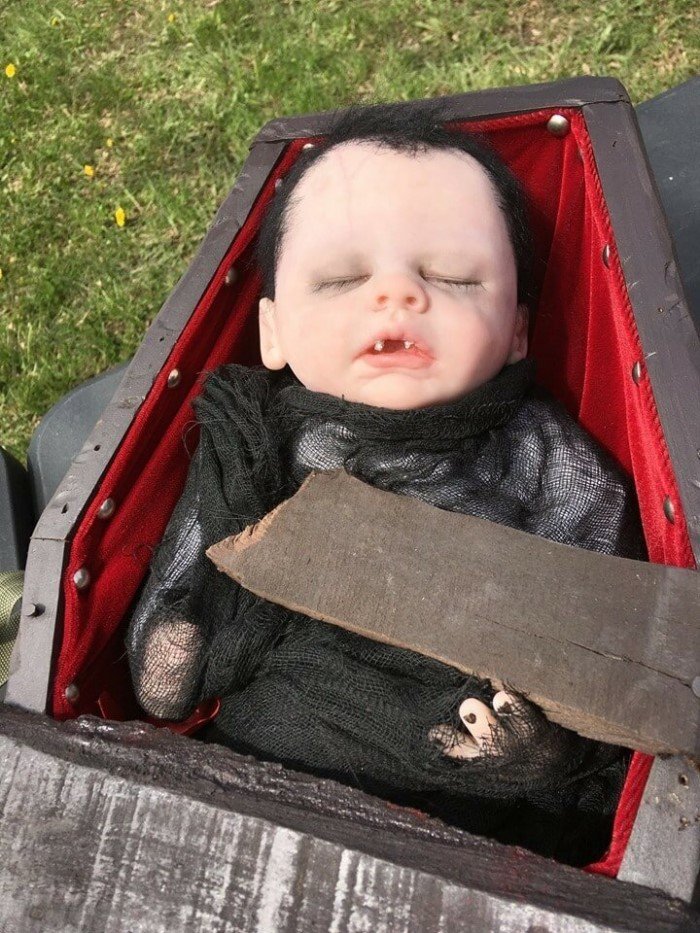 Weird Finds In Thrift Shops (19 pics)
