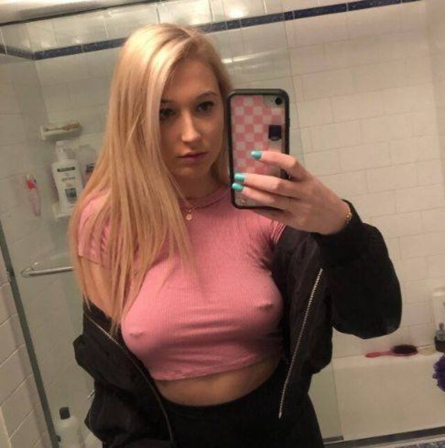 Braless Girls (21 pics)
