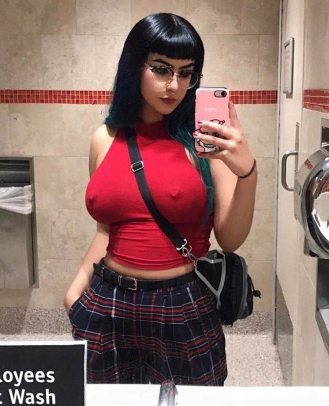 Braless Girls (21 pics)