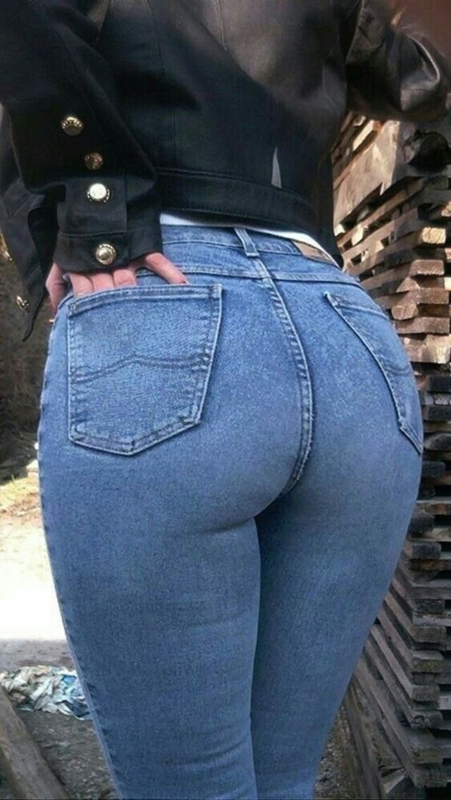 Girls In Jeans (21 pics)