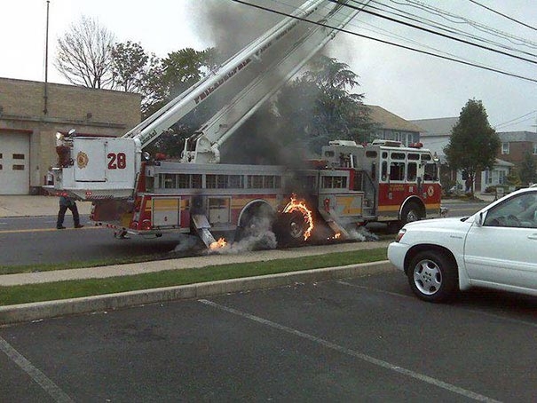 Bad Days Happen (23 pics)