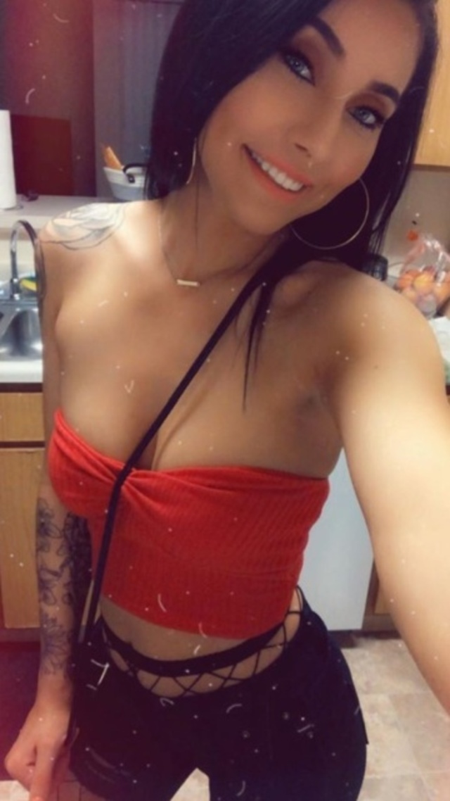 Selfie Girls (21 pics)