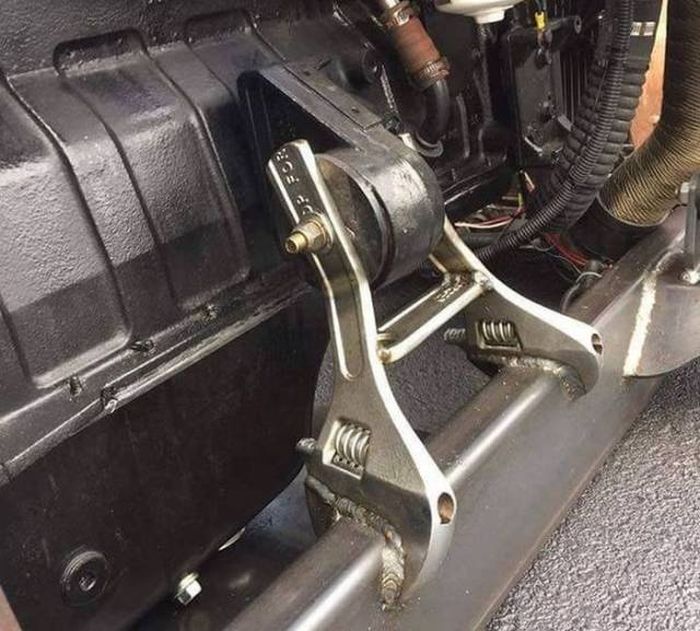 What Is Going On Here? (25 pics)