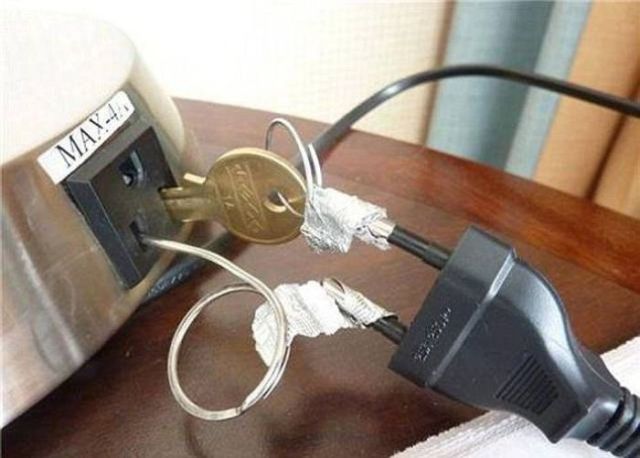 What Is Going On Here? (25 pics)