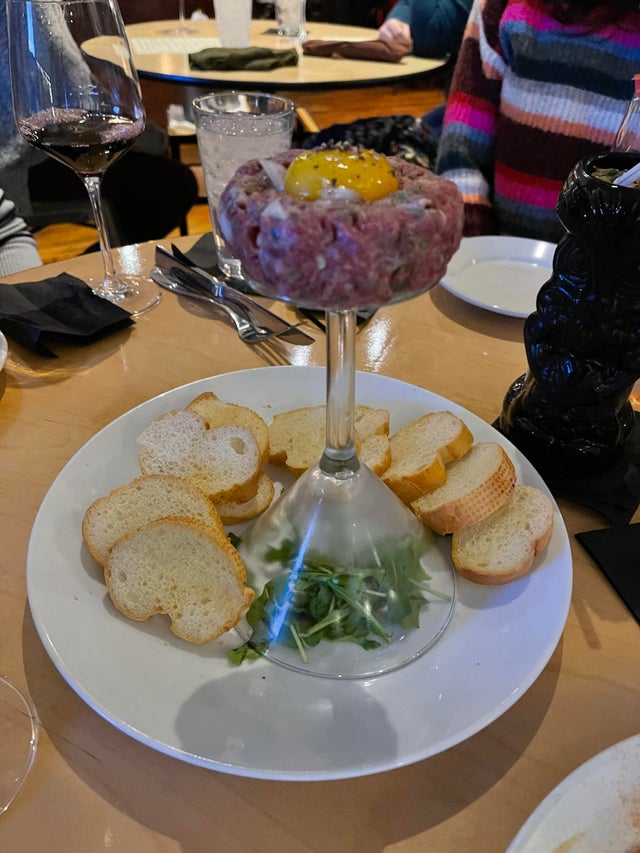 Crazy Food Serving (23 pics)
