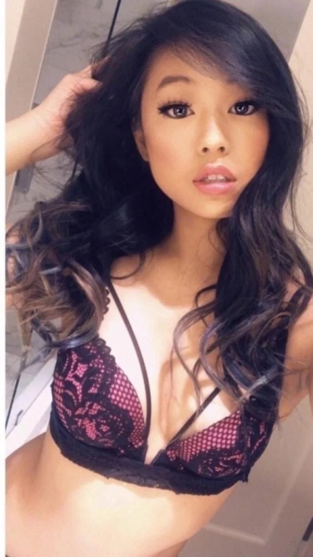 Asian Girls (21 pics)