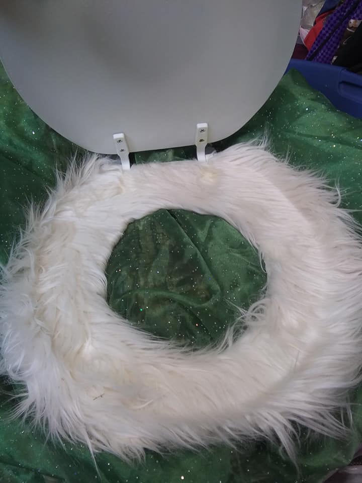 Strange Finds In Thrift Shops (17 pics) Strange Finds In Thrift Shops (17 pics)