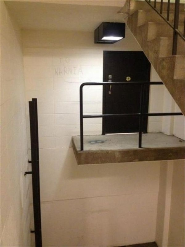 Strange Constructions (21 pics)