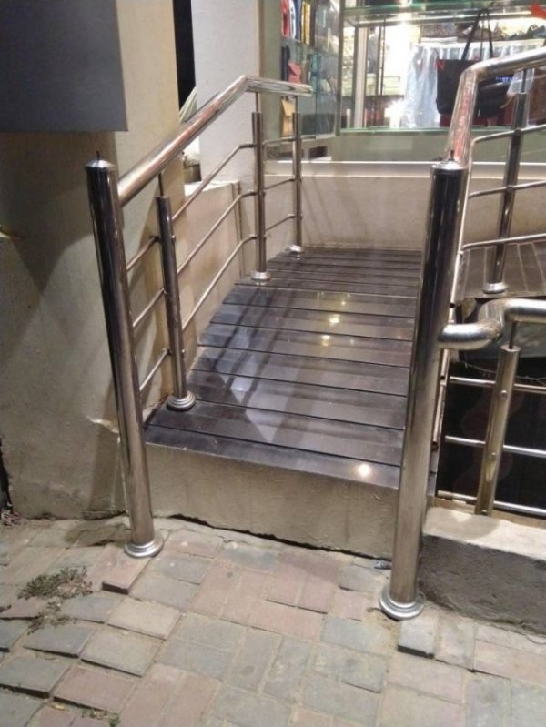 Strange Constructions (21 pics)