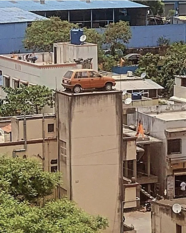 What Is Going On Here? (23 pics)