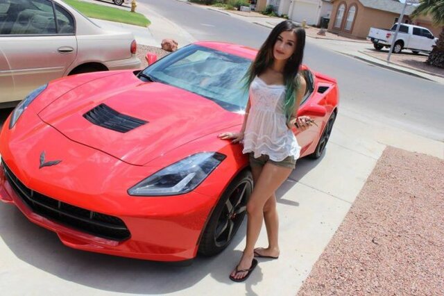 Girls And Cars (21 pics)