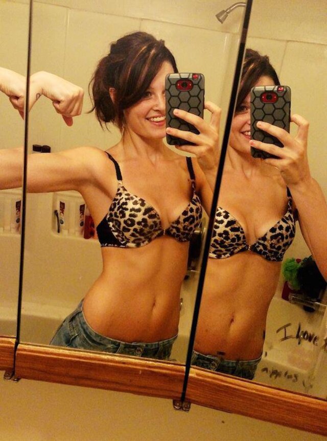 Selfie Girls (21 pics) Selfie Girls (21 pics)