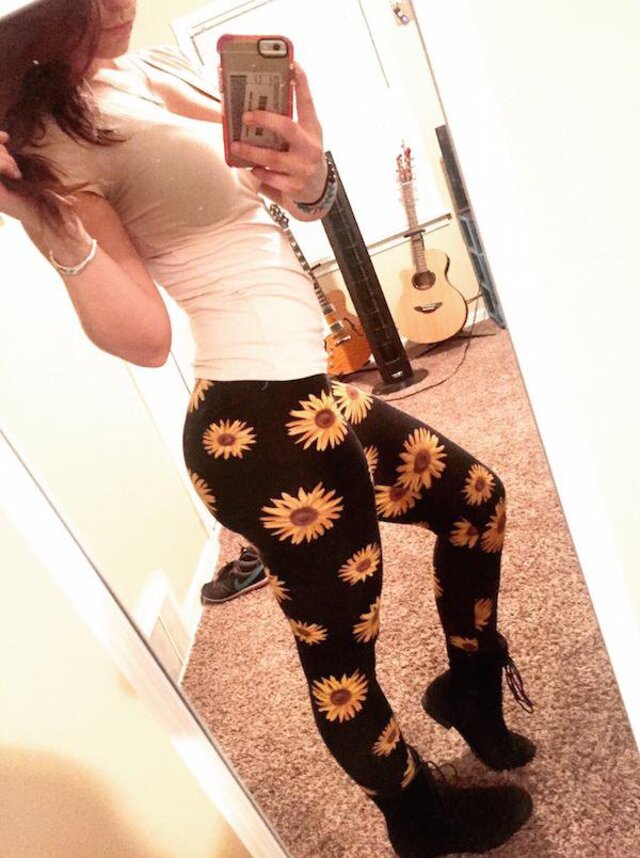 Selfie Girls (21 pics) Selfie Girls (21 pics)
