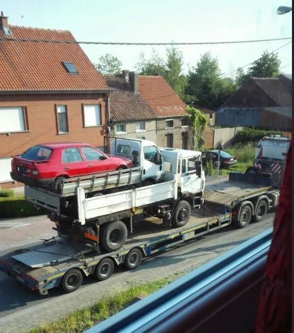 What Is Going On Here? (25 pics)