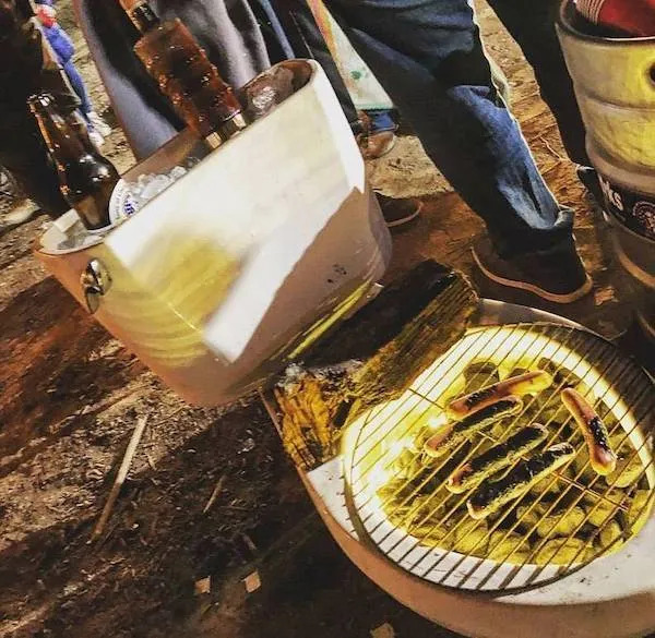 What Is Going On Here? (25 pics)