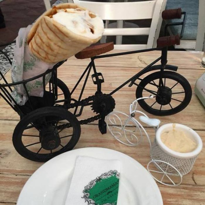 Crazy Food Serving (27 pics)