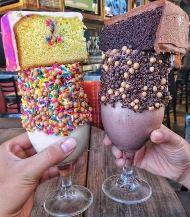 Crazy Food Serving (27 pics)