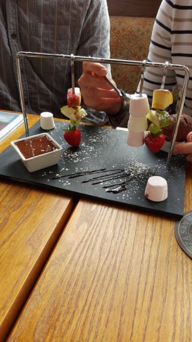 Crazy Food Serving (27 pics)