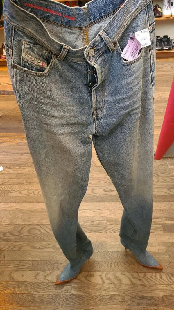 What Is Going On Here? (25 pics)