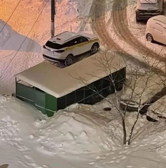 What Is Going On Here? (25 pics)