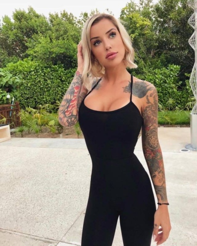 Tattooed Girls (21 pics)