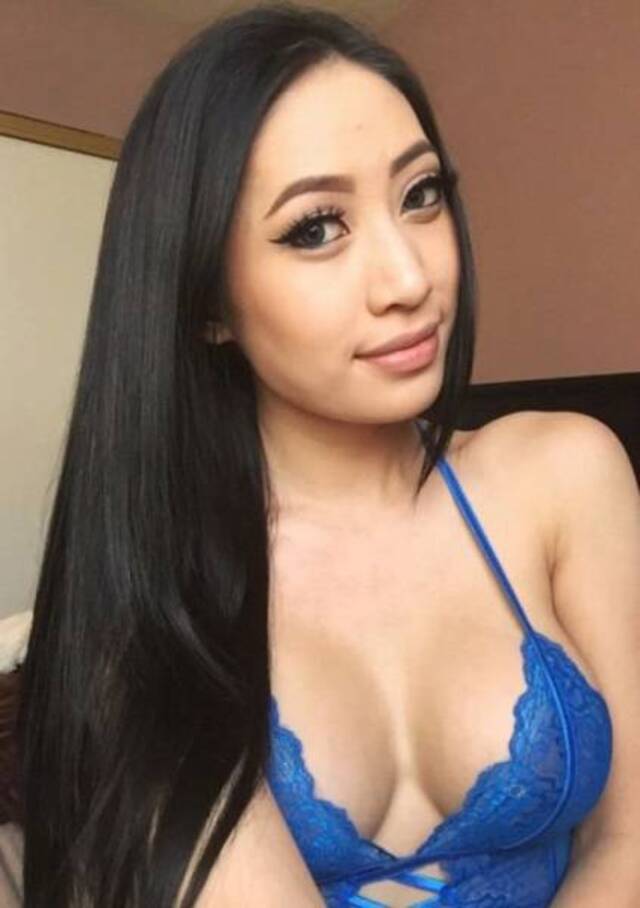 Asian Girls (21 pics)