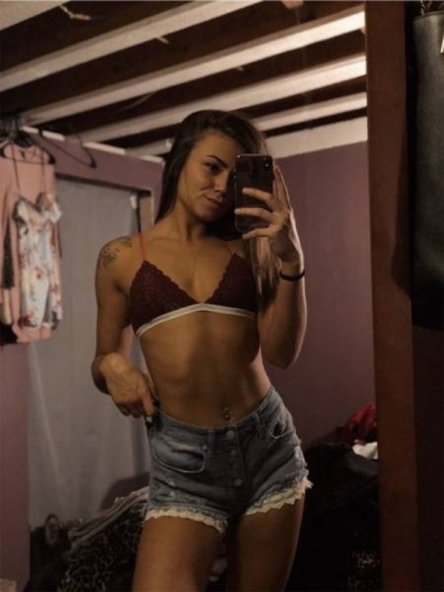 Girls In Shorts (21 pics)