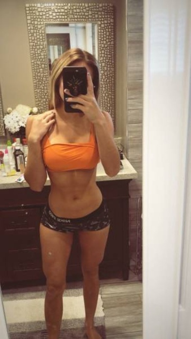 Girls In Shorts (21 pics)