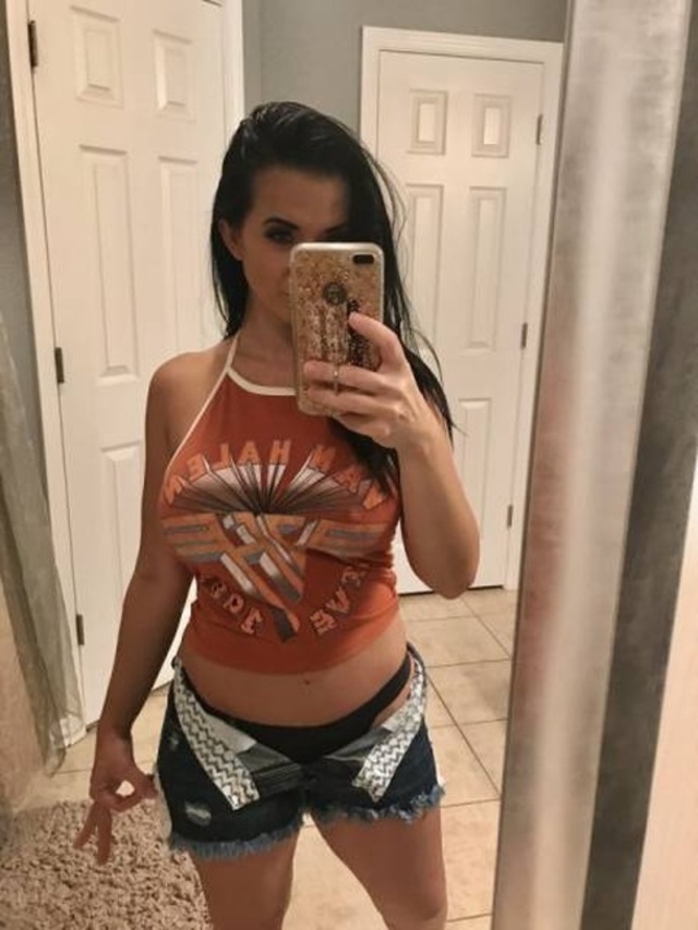Girls In Shorts (21 pics)