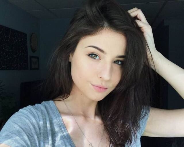 Cute Girls (21 pics) Cute Girls (21 pics)