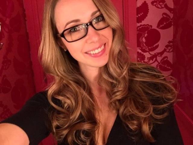 Girls In Glasses (21 pics)