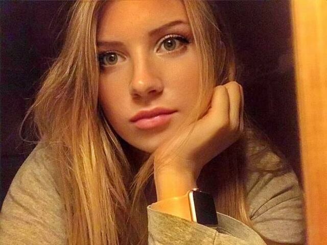 Cute Girls (21 pics) Cute Girls (21 pics)