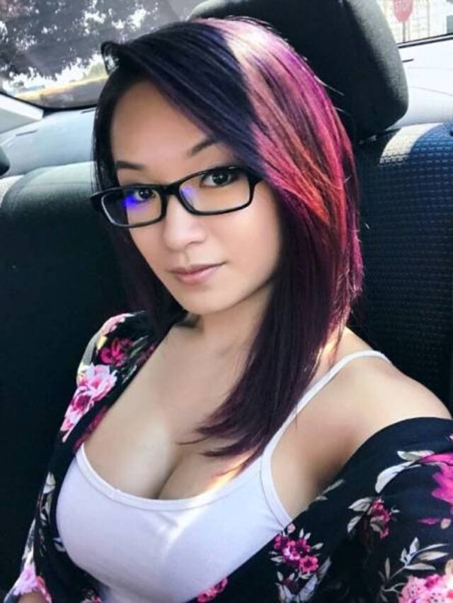 Girls In Glasses (21 pics)