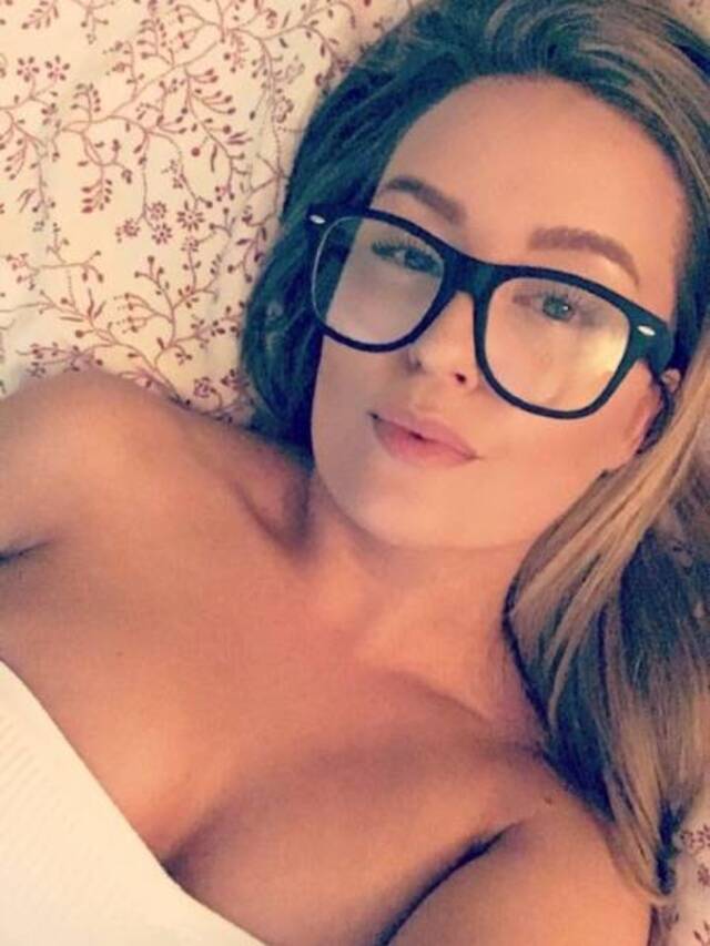 Girls In Glasses (21 pics)