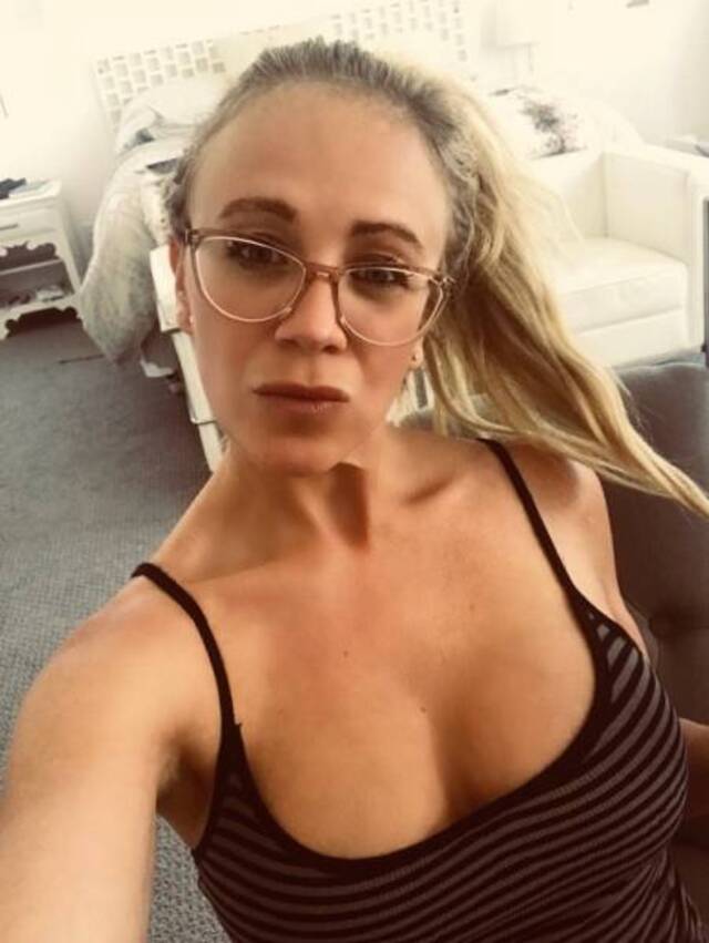 Girls In Glasses (21 pics)