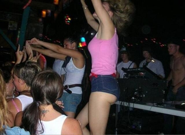 Girls In Shorts (21 pics)
