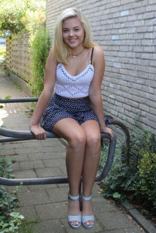 Cute Girls (21 pics) Cute Girls (21 pics)