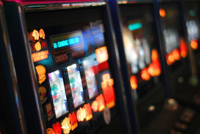 Comparing the Volatility Math of 3-Reel Classics and Multi-Line Video Slots