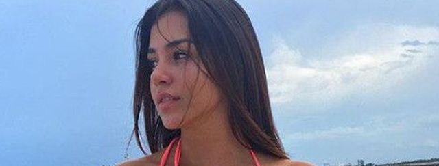 Bikini Girls (21 pics)