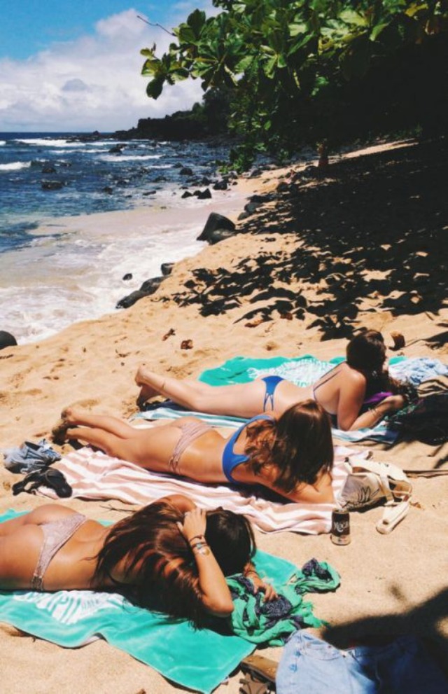 Bikini Girls (21 pics)